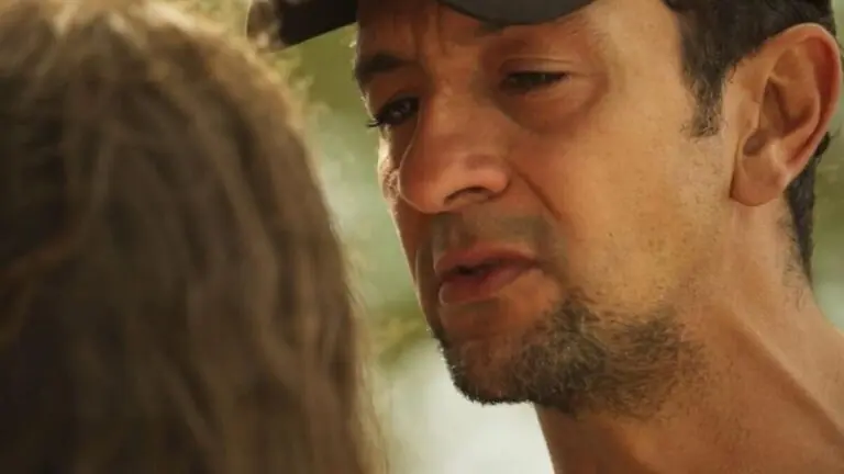 Juma beija Zé Lucas? Peão tenta agarrar cunhada à força