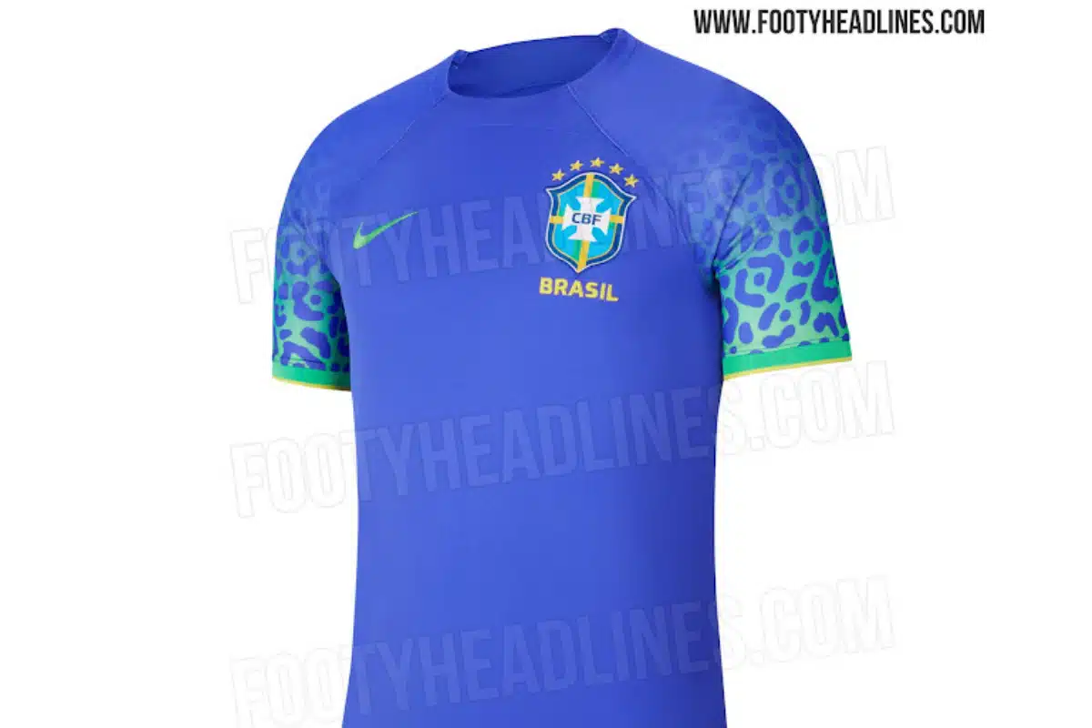 A camisa de futebol da Nike Brasil 2022 World Cup combina uma base azul com verde claro para o Swoosh. As cores oficiais são "Paramount Blue/Dynamic Yellow/Green Spark".