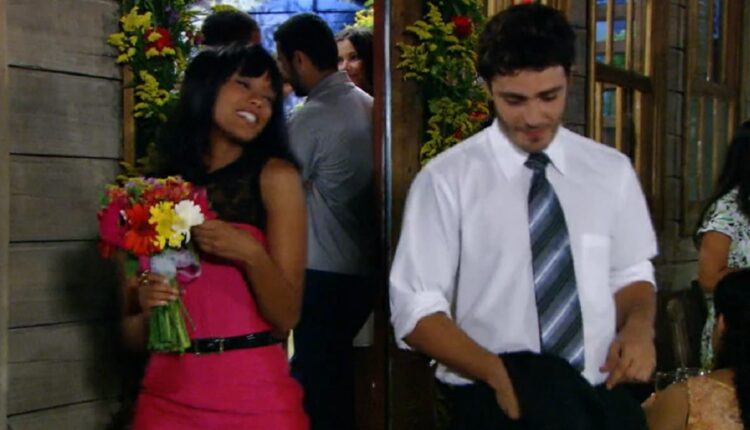 No final, Cassiano fica com quem em A Favorita? alícia e cassiano