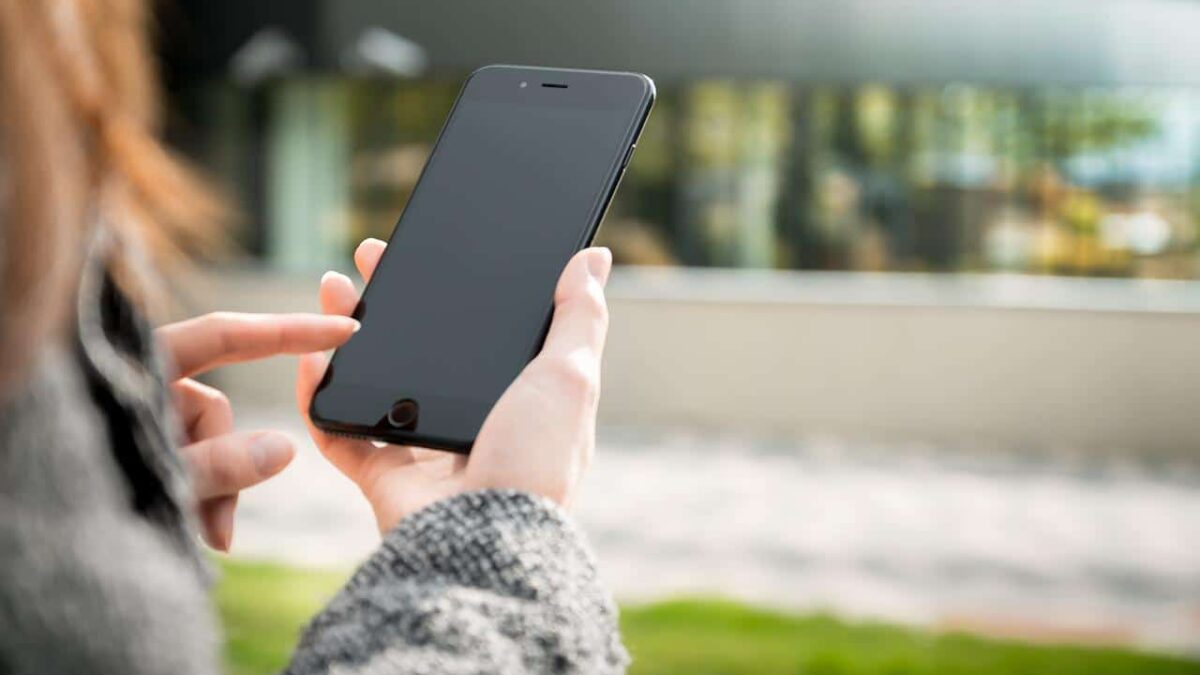 Celular na cabine de votação é crime