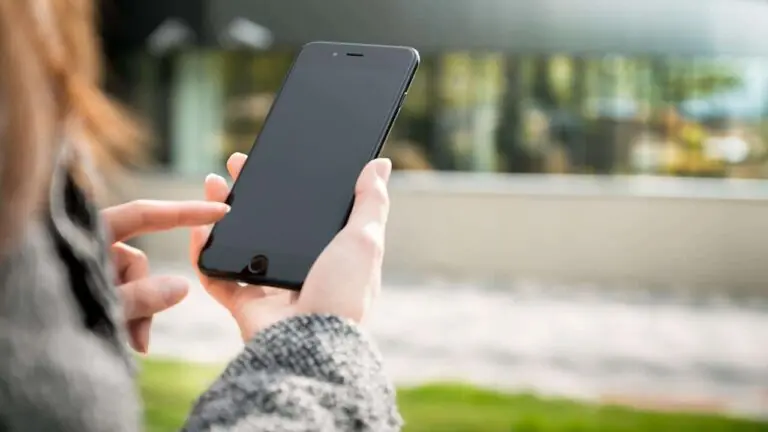 Eleições: celular na cabine de votação é crime? Confira regras