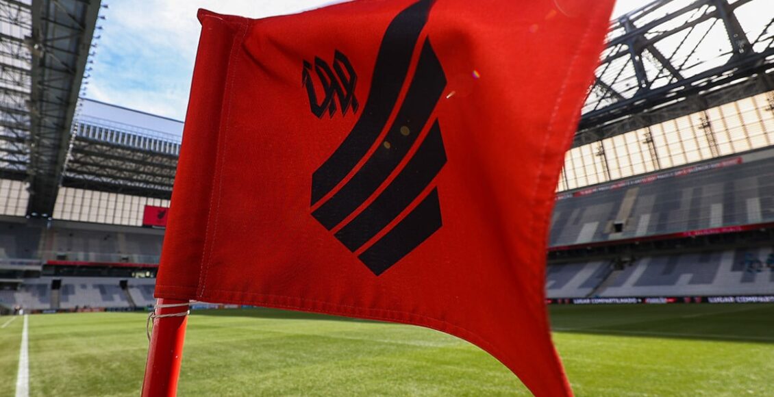 Onde vai passar Athletico PR e Estudiantes hoje