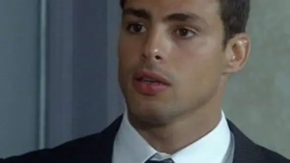 Quem é o pai de Halley em A Favorita e como ele descobre a verdade