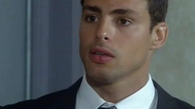 Quem é o pai de Halley em A Favorita e como ele descobre a verdade