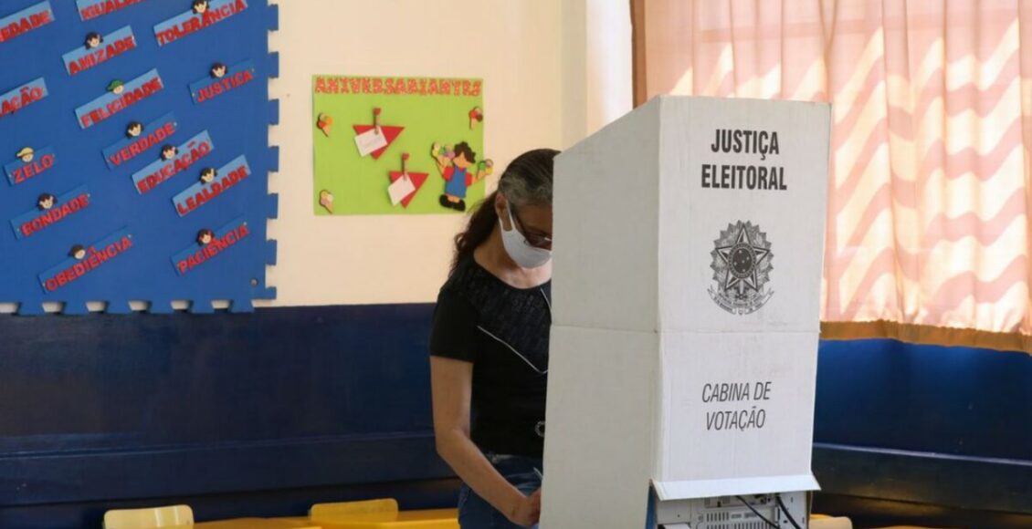 Como votar nulo na urna eletrônica