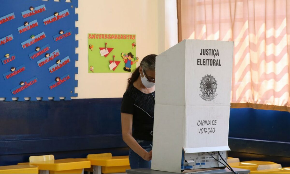 Como votar nulo na urna eletrônica