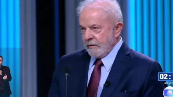 Lula usa tornozeleira? É fake imagem de candidato em debate