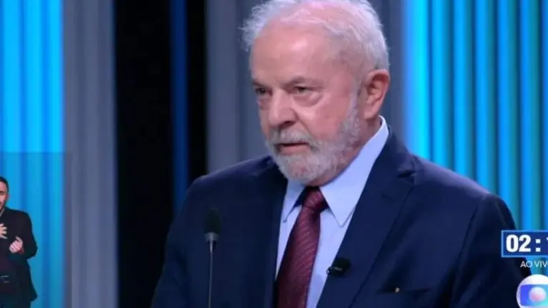 Lula usa tornozeleira? É fake imagem de candidato em debate