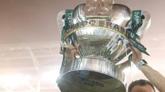 Quem tem mais Copa do Brasil Flamengo ou Corinthians?