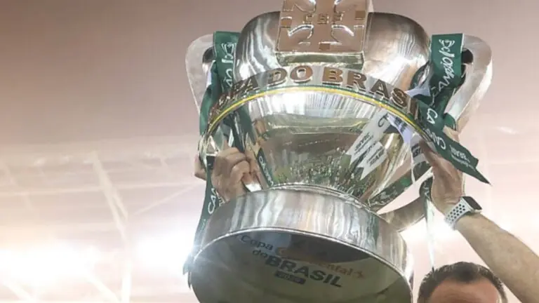 Quem tem mais Copa do Brasil Flamengo ou Corinthians?