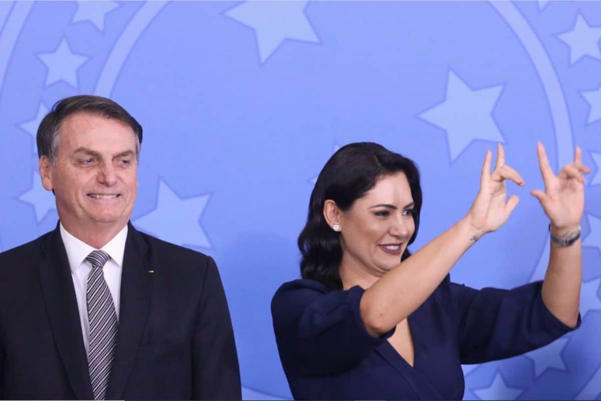 Bolsonaro e Michelle param se seguir no Instagram; Carluxo também