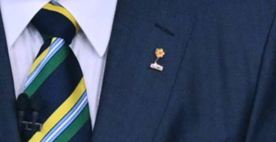 Imagem mostra broche de lula no debate na band