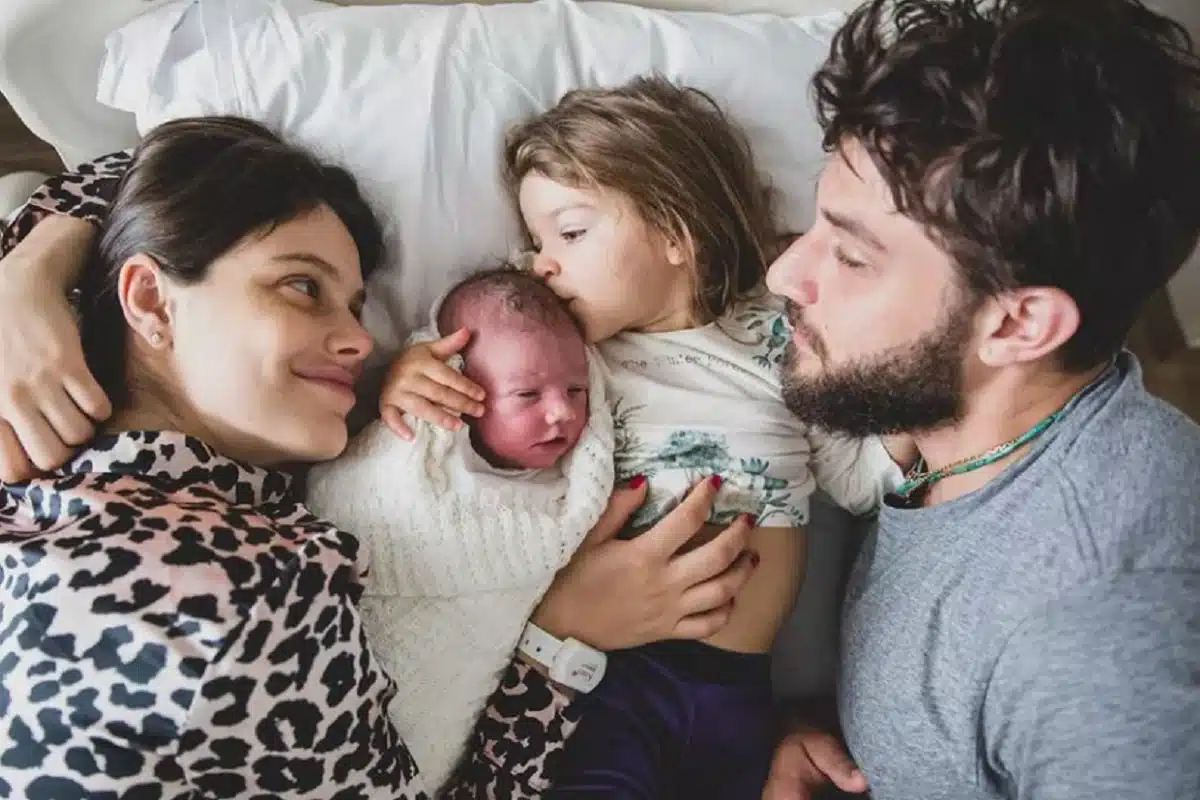 família