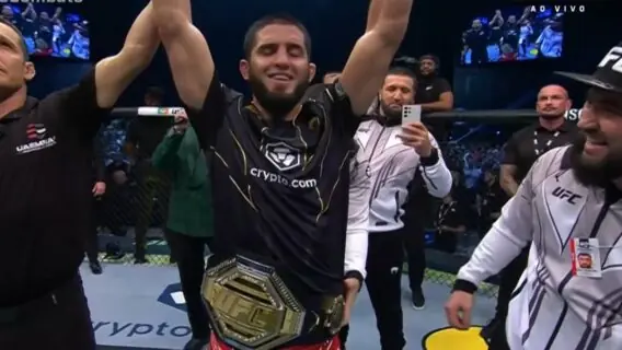 VÍDEO: Charles do Bronx perde luta no UFC 280 e Islam leva cinturão