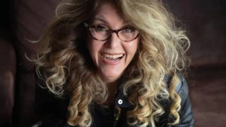 Antes e depois da cantora Wanderléa, ícone da Jovem Guarda