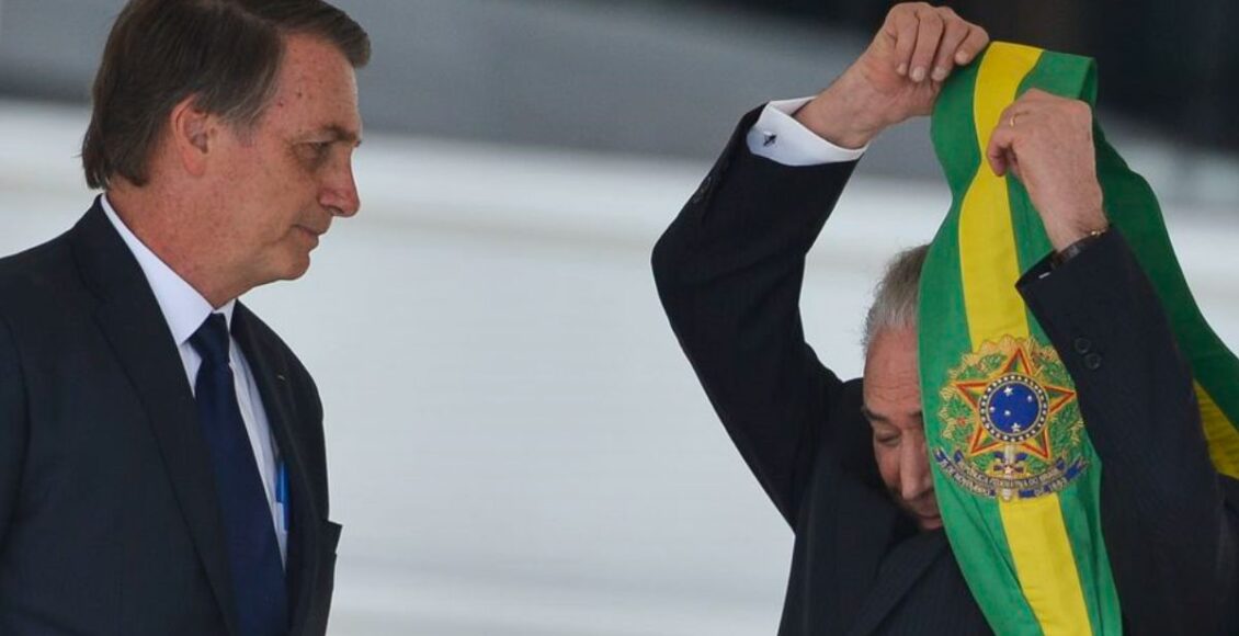 Quem passa a faixa de presidente
