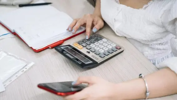 O décimo terceiro tem desconto de INSS? Veja regras de 2022