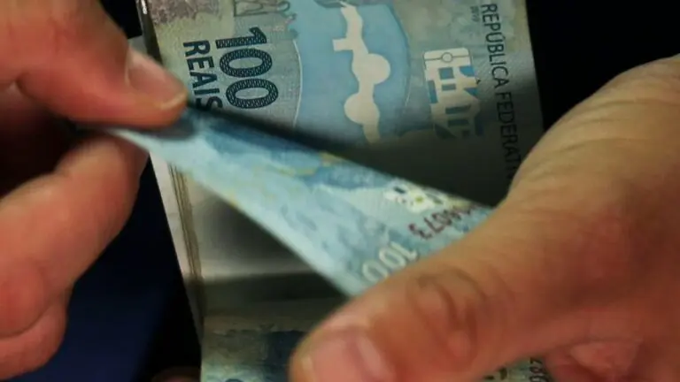 Até que horas cai o décimo terceiro em 2022 e o que fazer se não for pago