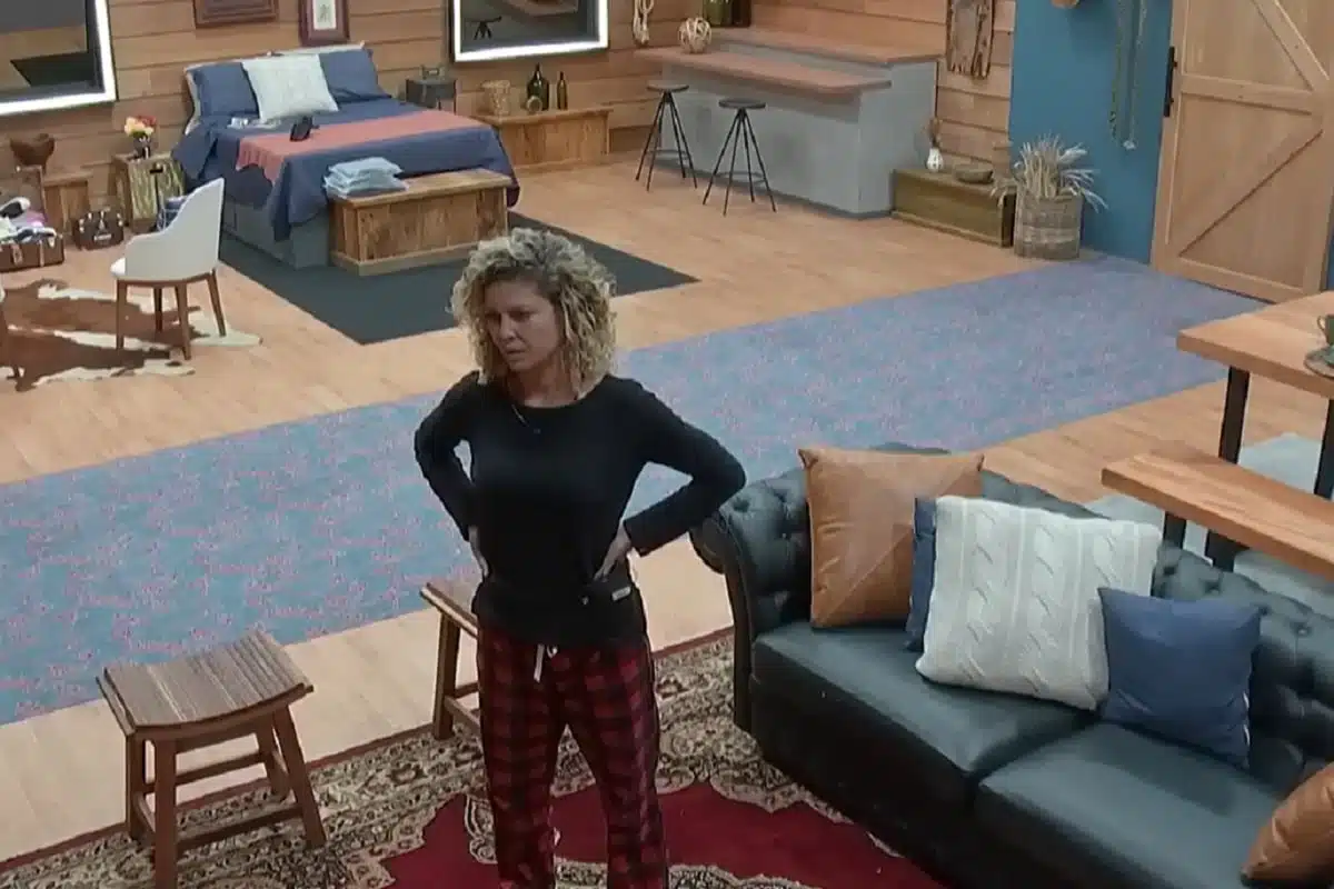 Que horas e que dia a Babi volta da roça falsa da Fazenda 2022