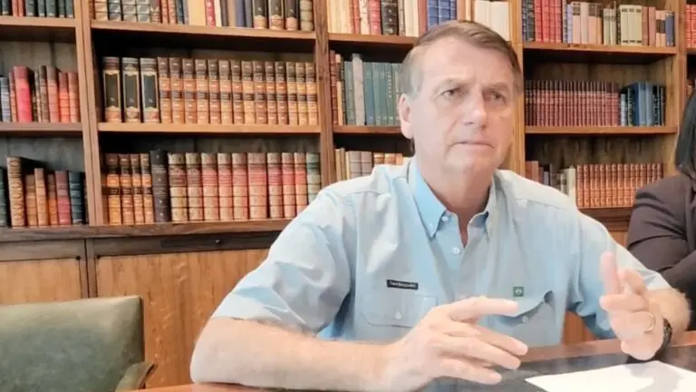 Bolsonaro se vacinou contra a covid? Cartão de vacinação é revelado