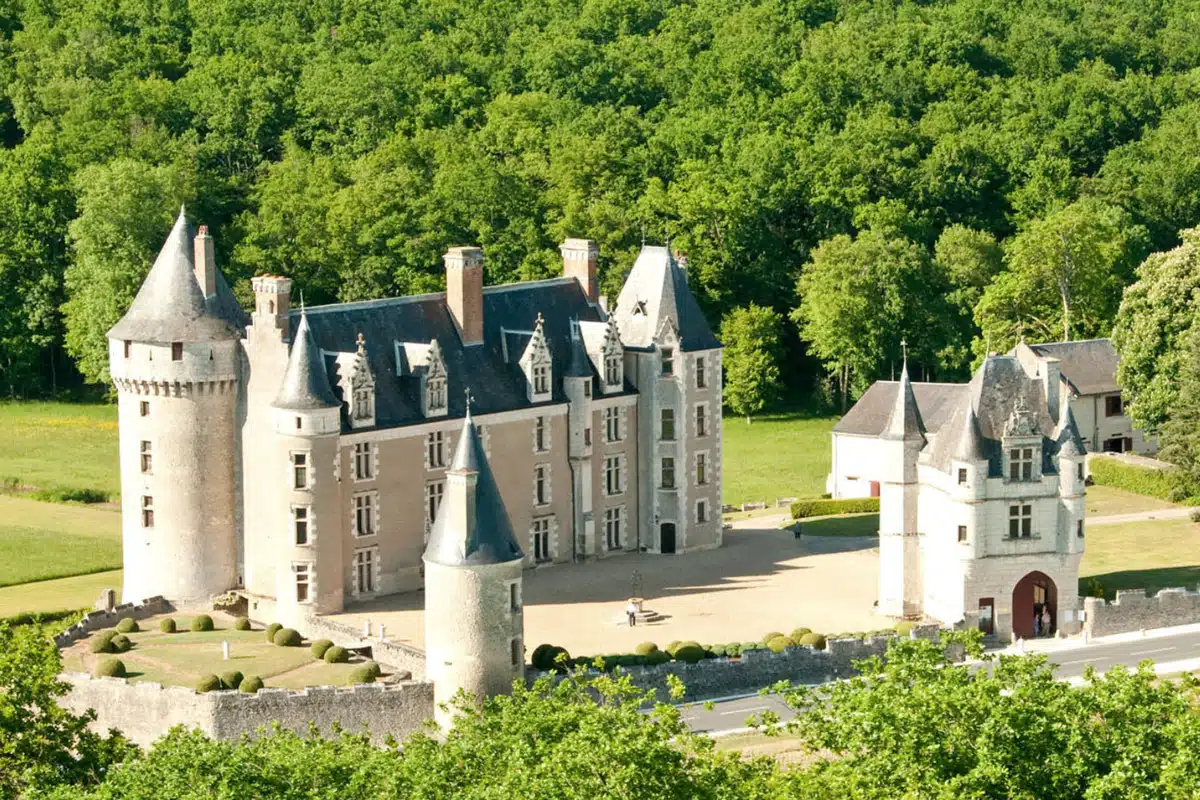 Castelo de Montpoupon de emily em paris 