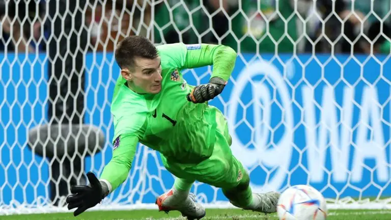 Ele é bom? Conheça o goleiro da Croácia, rival do Brasil hoje