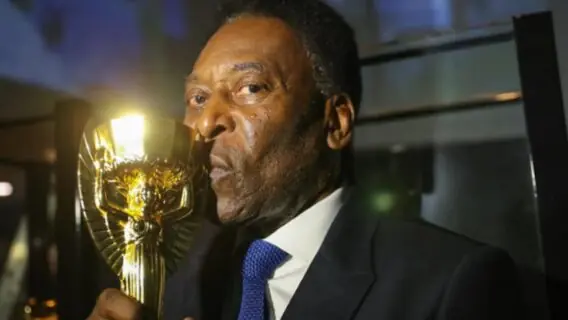 Último jogo de Pelé no futebol foi contra o Santos; veja a despedida dos gramados