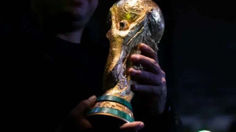 Quem fica com a taça da Copa do Mundo?
