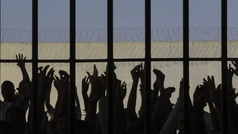 O auxílio-reclusão é maior que um salário mínimo? Veja o real valor