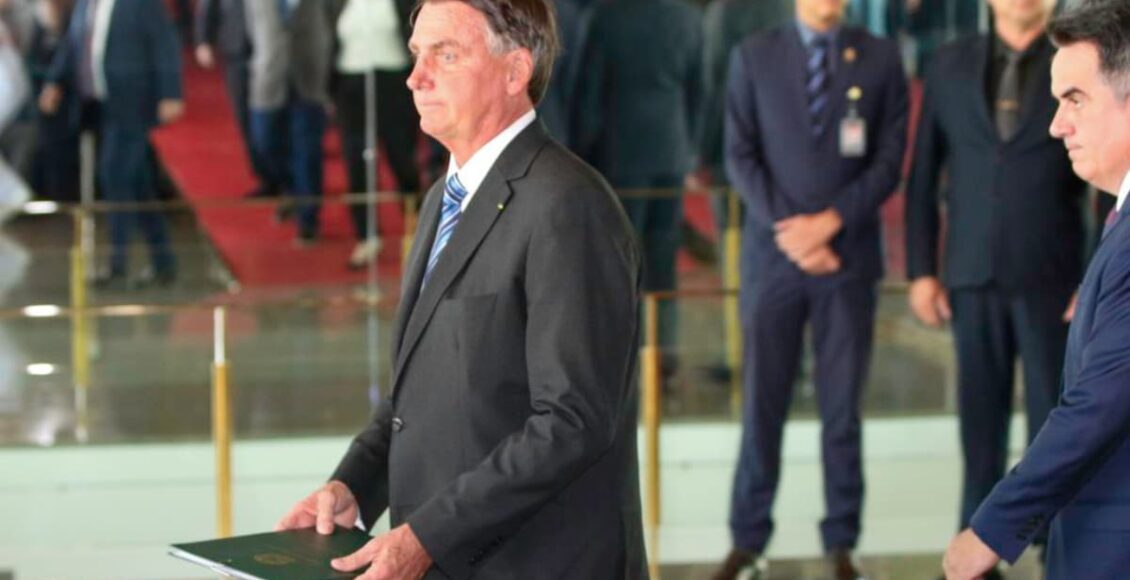 O ex-presidente Jair Bolsonaro durante fala à imprensa no Palácio da Alvorada, em 2022