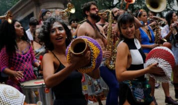 Blocos de carnaval de rua fazem a Abertura do Carnaval Não Oficial 2023 na Praça XV, no Rio de Janeiro