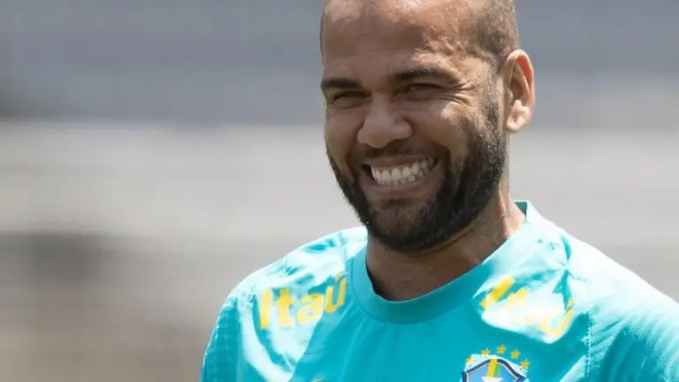 Vídeo de Daniel Alves preso é real? Imagem bomba na web