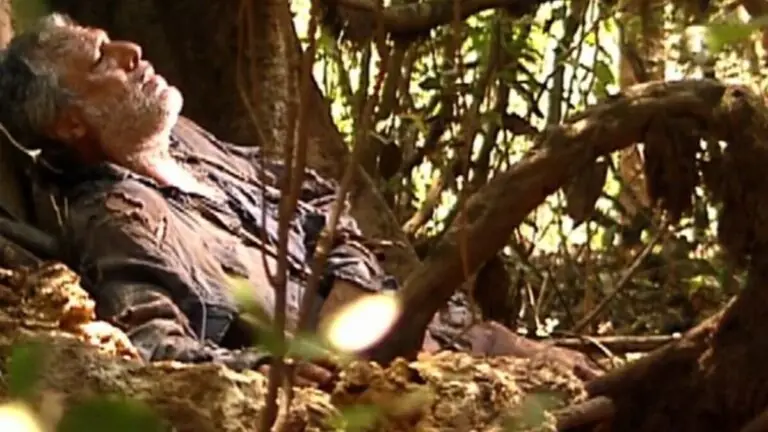 Após acidente de avião de Bruno Mezenga, quem encontra o Rei do Gado?