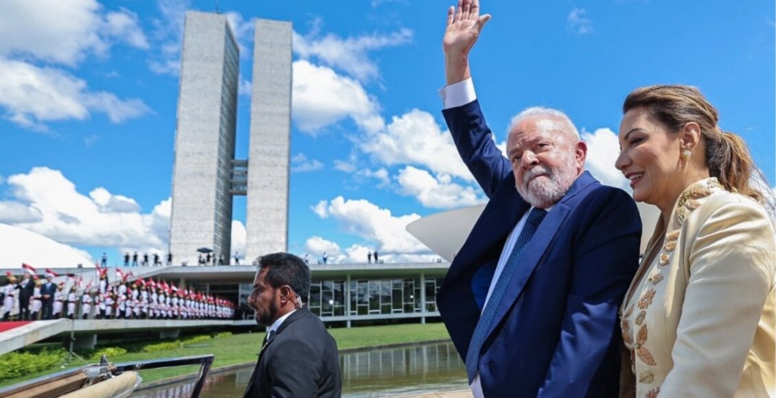 Lula recebe a faixa presidencial