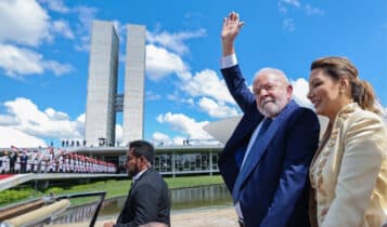 Lula recebe a faixa presidencial