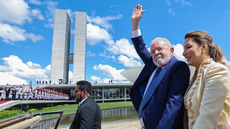 Lula recebe a faixa presidencial 2023: a posse do presidente em FOTOS