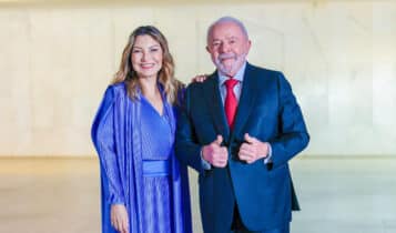 Lula repete Bolsonaro? Entenda o sigilo em dados da festa de posse Foto mostra o presidente Lula e Janja, sua esposa, sorridentes; foi tirada no dia da posse, em 1º de janeiro de 2023