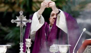 Papa Francisco celebrando a Quaresma