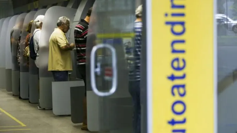 Como fica o expediente bancário no Carnaval 2023 em SP?