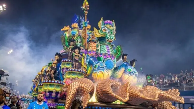 Onde assistir o desfile das escolas de samba hoje, sexta-feira (17/02)