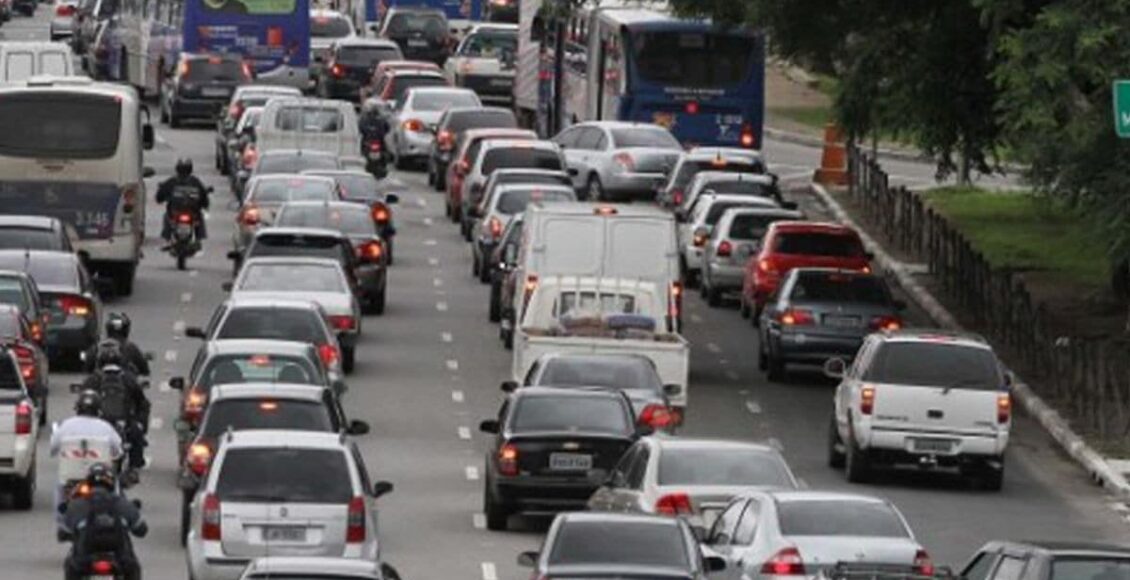 rodízio de carros em SP continua suspenso
