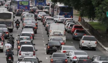 rodízio de carros em SP continua suspenso