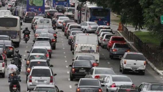 Após forte chuva, rodízio de carros em SP continua suspenso?