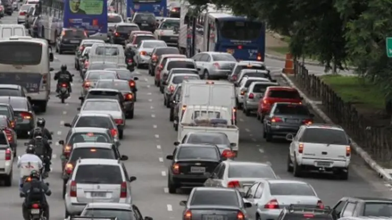 Após forte chuva, rodízio de carros em SP continua suspenso?