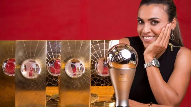 Quantos anos tem Marta, eleita por 6 vezes a jogadora do mundo?