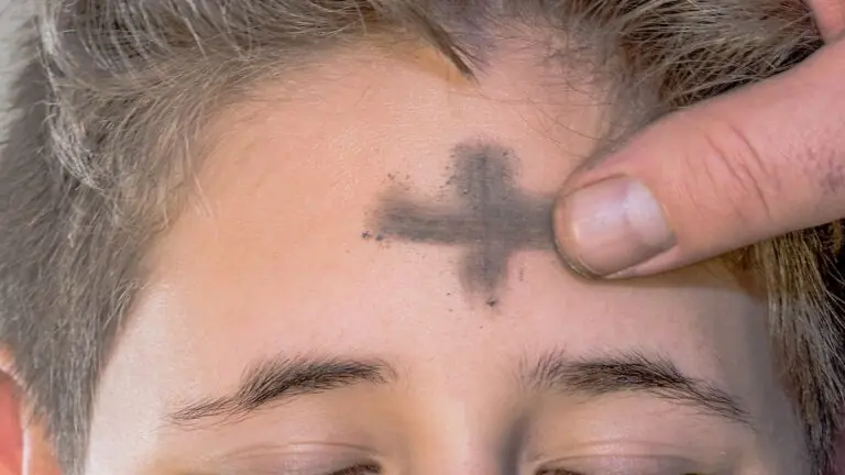 Pode comer carne na quarta-feira de cinzas? O que diz o catolicismo