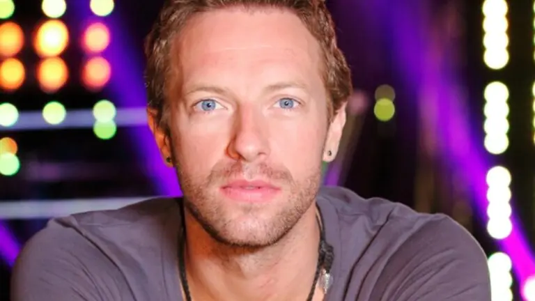 Chris Martin é casado? Namorada do cantor é atriz de ‘Cinquenta Tons de Cinza’