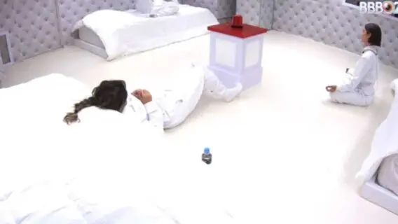 Vai ter Quarto Branco no BBB 23: Boninho confirma volta da dinâmica