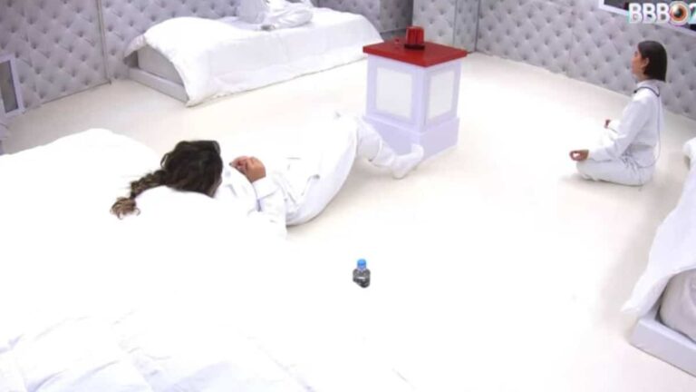 Vai ter Quarto Branco no BBB 23: Boninho confirma volta da dinâmica