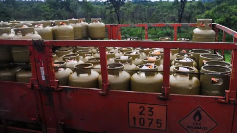 Auxílio Gás volta em junho, mas já excluiu 266 mil famílias